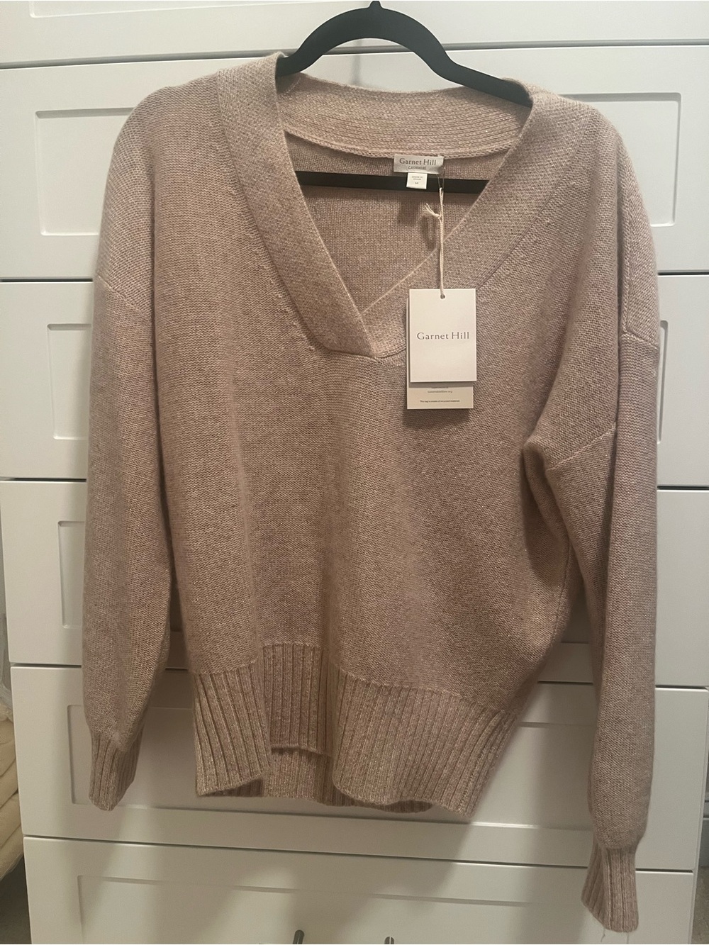 Garnet Hill V-Neck cashmere Sweater in Taupe